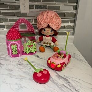 Strawberry Shortcake Bruiser Berry Remote Control car house and plush lot